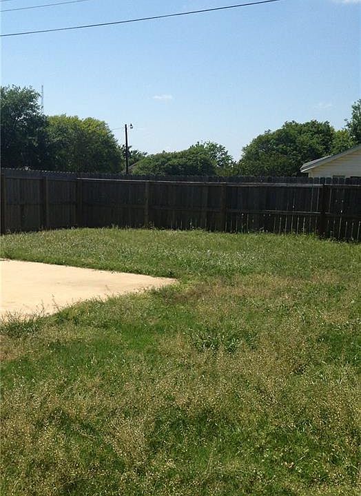 2nd image of 3401 Augusta Ct