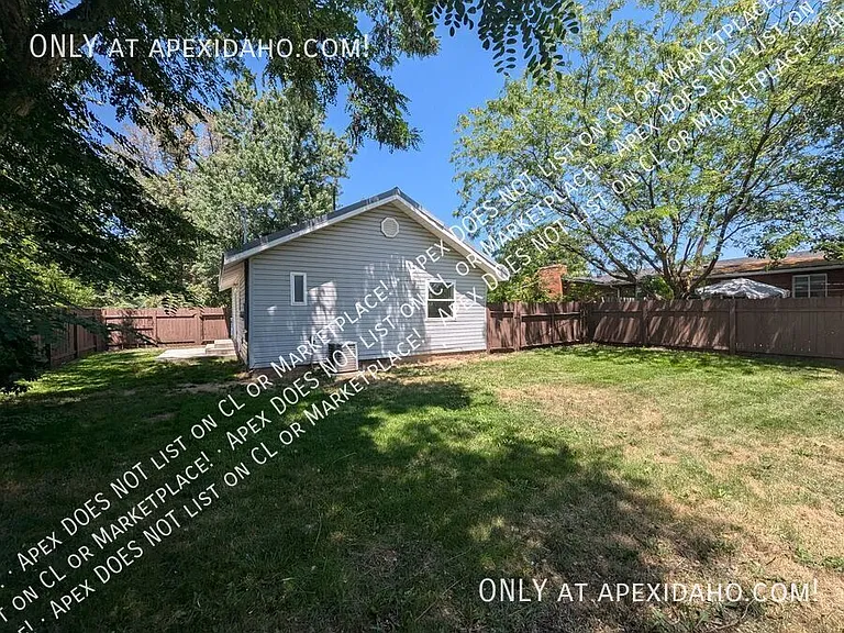 1323 W Howard St — Photo 11