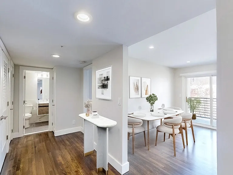 River Club Apartments — Photo 20
