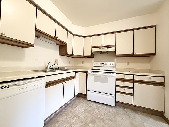 2nd image of 913 Acewood Blvd #102