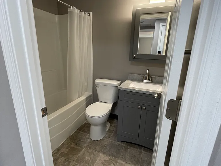 105 N Chestnut St — Photo 4