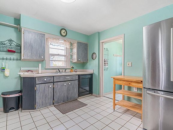 5th image of 48 Wallinwood Ave NE