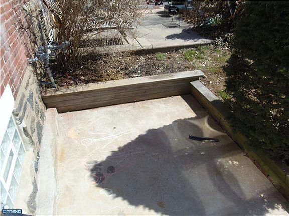 3rd image of 2213 Windsor Ave