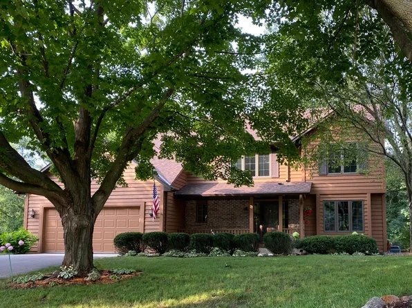 8180 Hidden Ct, Chanhassen, MN 55317