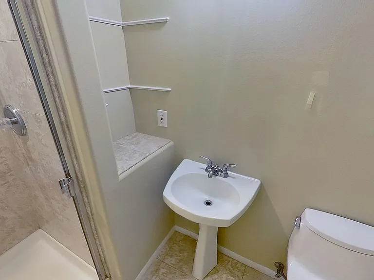 12 Touran Ln — Photo 10