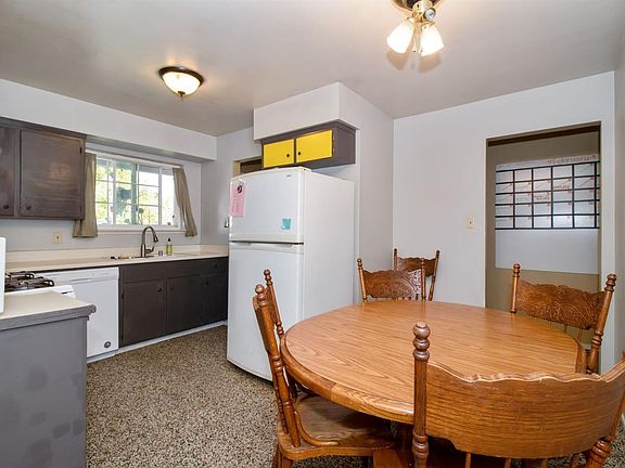 5th image of 4579 N Hughes Ave