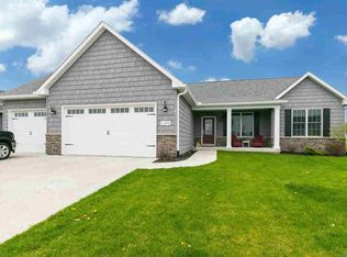 5390 Emily Ct, Bettendorf, IA 52722