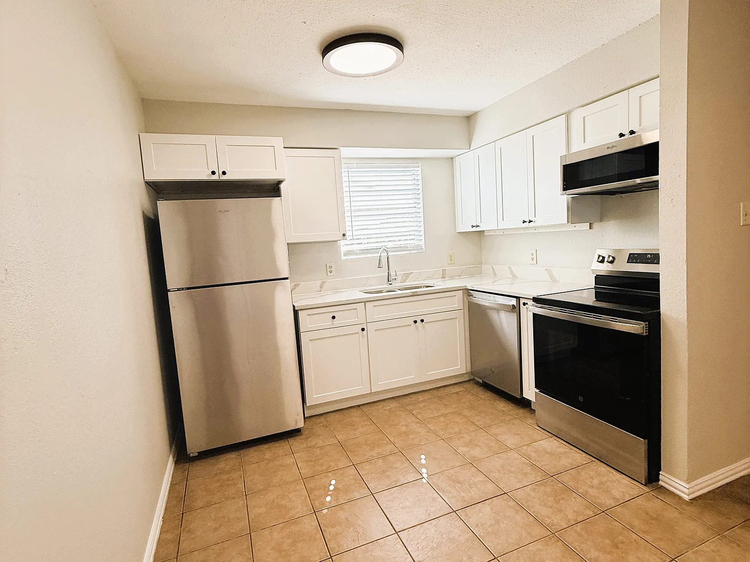 3 bed, 1.5 bath, 1085 sqft, $1,500 — Photo 4