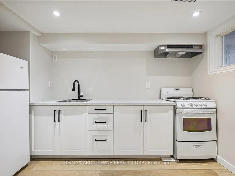 112 Claremont St #BASEMENT — Photo 5