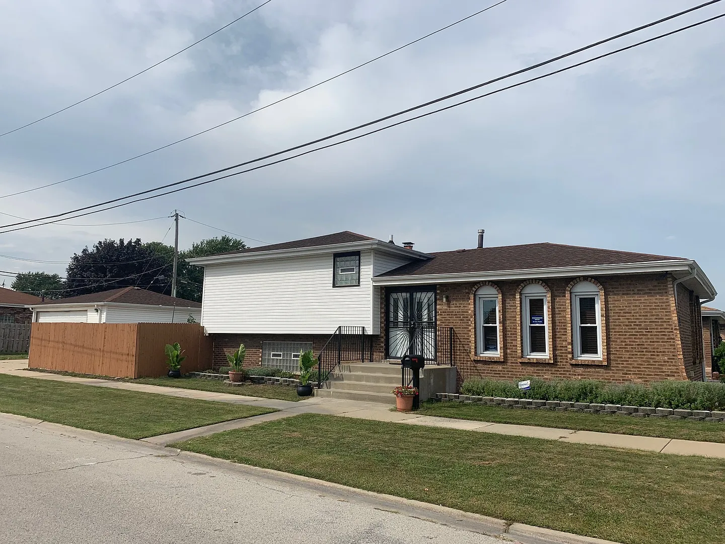 318 Cornell Ave photo 1