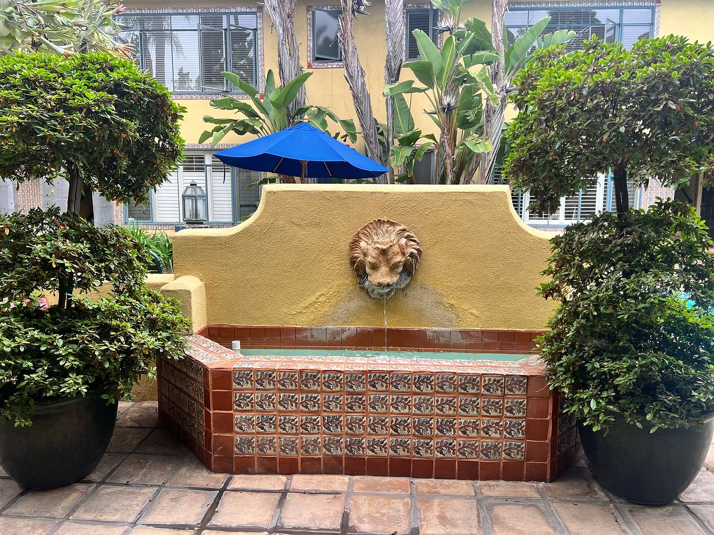 1615 N Laurel Ave — Photo 3