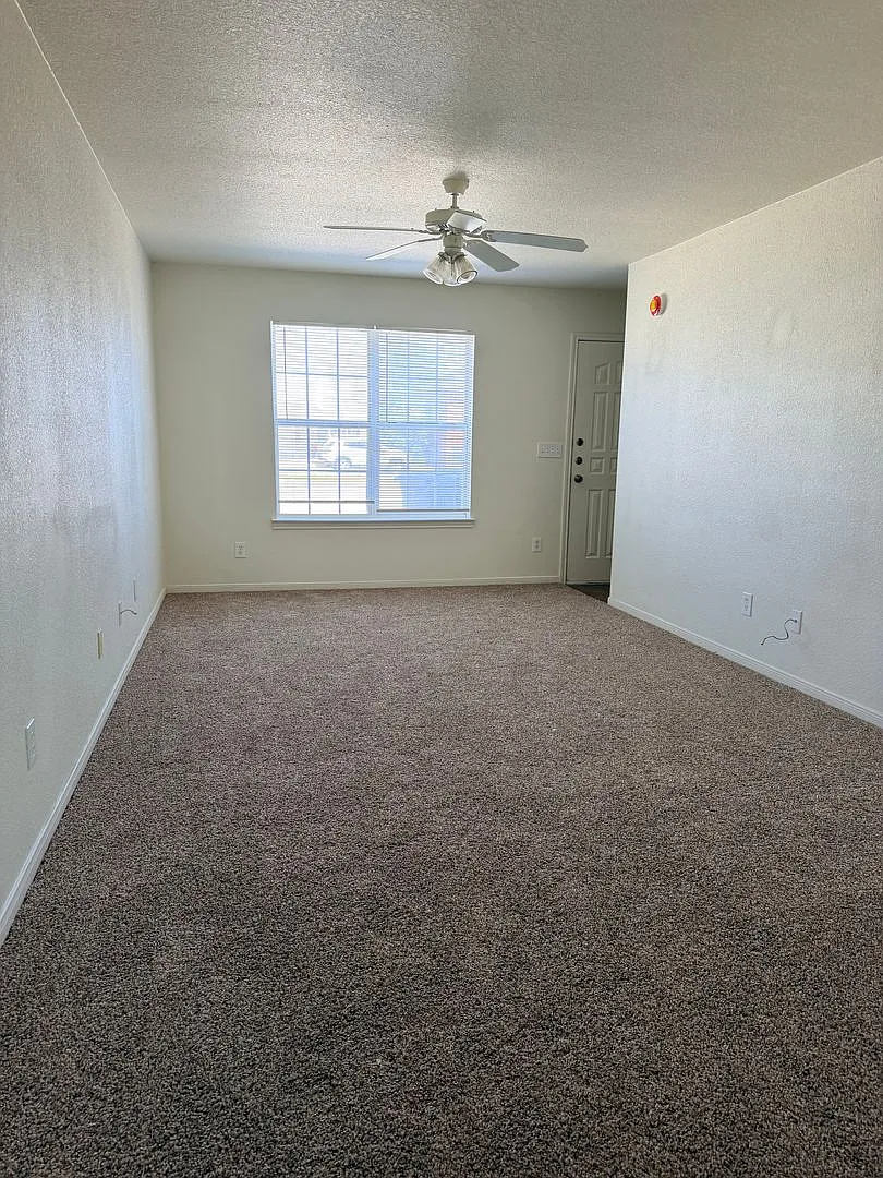 3204 Hereford Lane — Photo 2