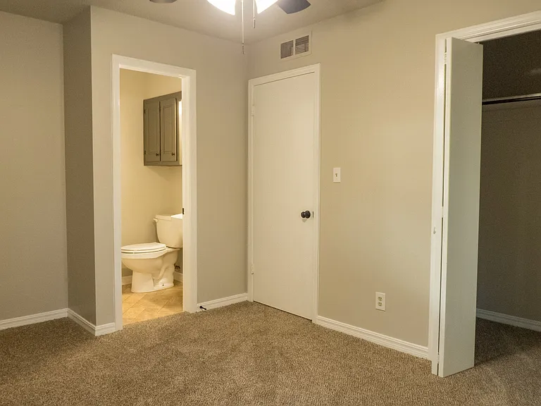 517 N Broadway — Photo 19