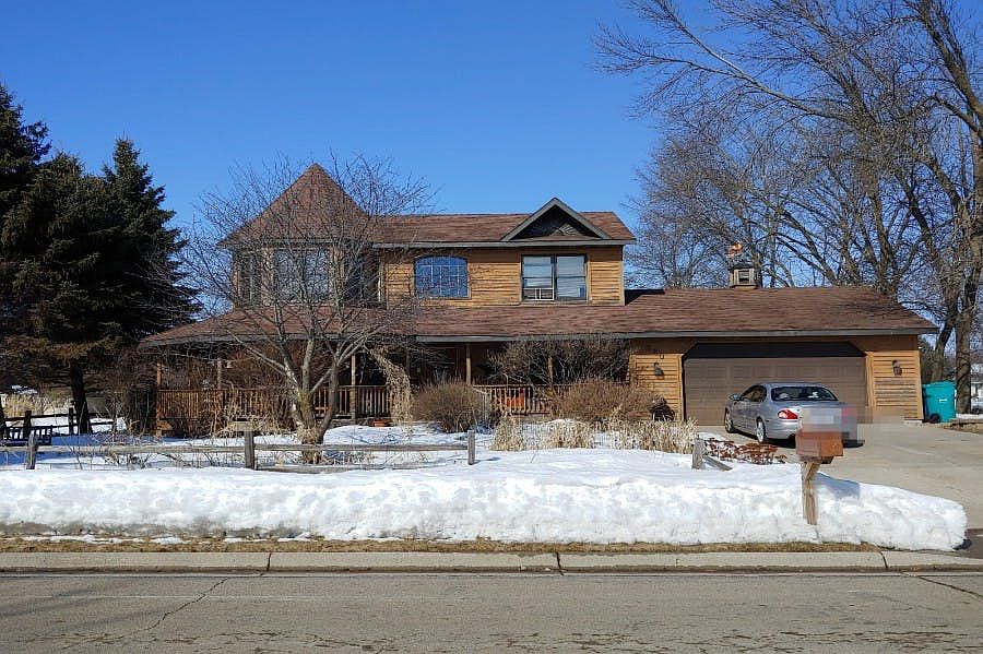 1st image of 820 18th St NE