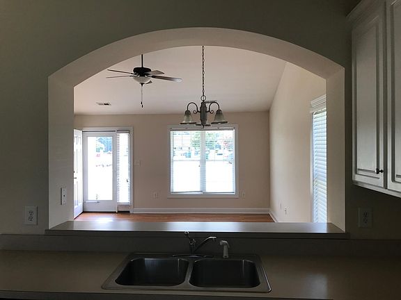 4th image of 1104 Crescent Meadows Dr APT A