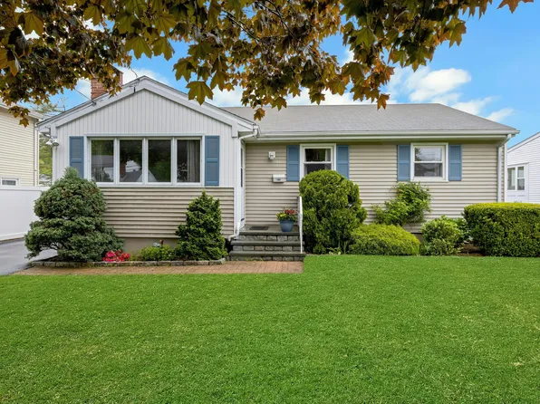 24 Newfield Court, Stamford, CT 06905