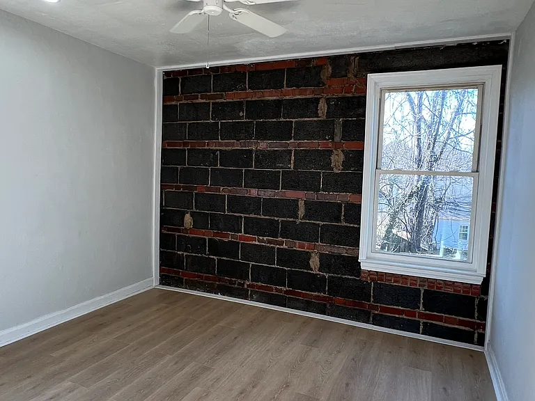 405 Linden Cir #4 — Photo 13