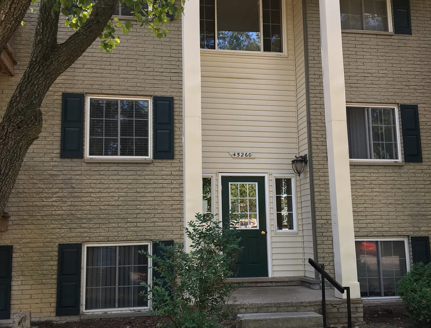 2 bed, 1.5 bath, 900 sqft, $1,250 — Photo 1