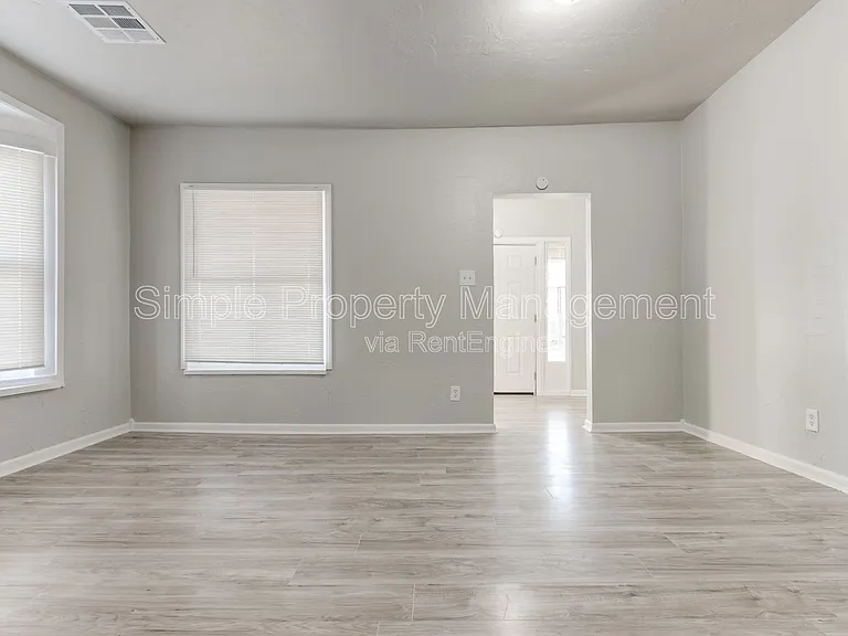 1719 NW 1st St — Photo 5