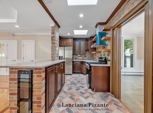 21815 135th Ave, Springfield Gardens, NY 11413