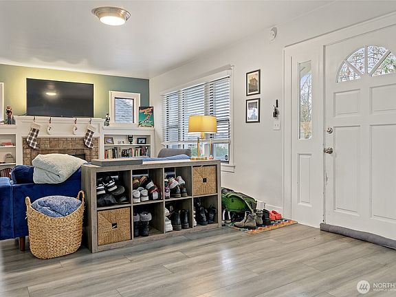 4th image of 6110 8th Avenue NW