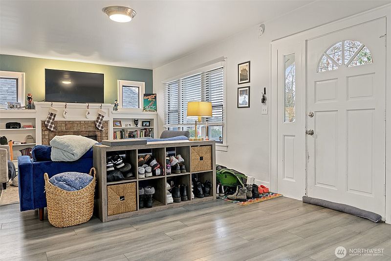 4th image of 6110 8th Avenue NW