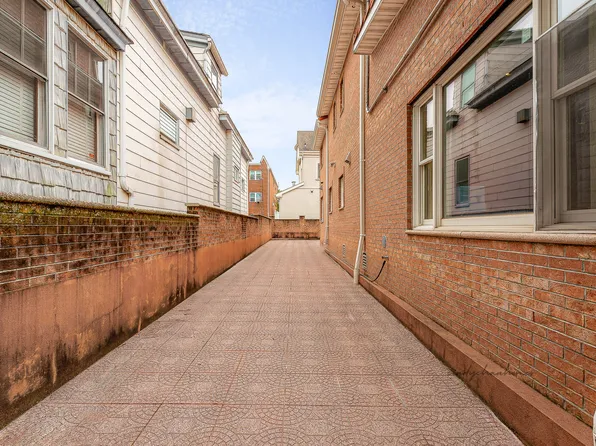 58-10 83rd Place image 35 of 36