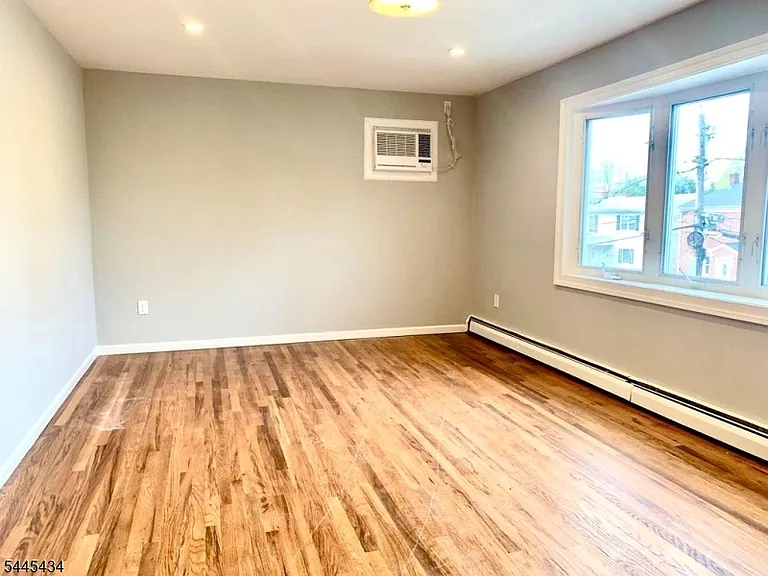 15 Wallace St #2 — Photo 4