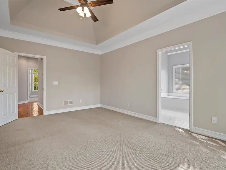 4735 Dartmoor Ln — Photo 10