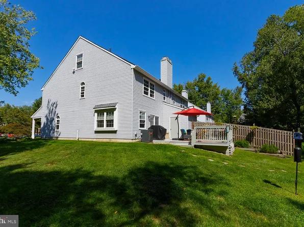 310 Hazelwood Ln, Marlton, NJ 08053