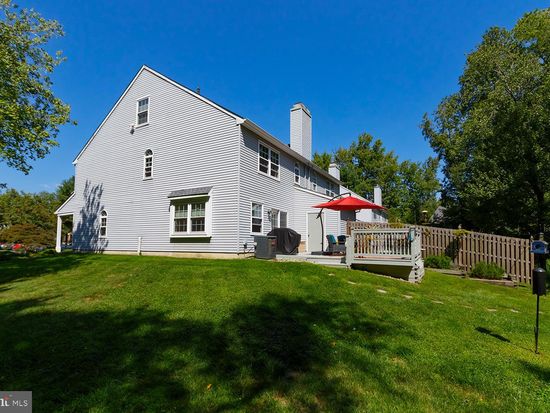 310 Hazelwood Ln, Marlton, NJ 08053