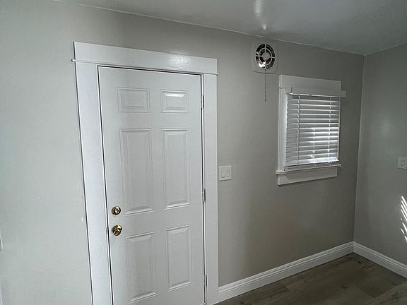 4th image of 1681 1/2 W 37th St #A