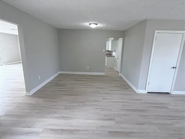 5902 Willow Glen Dr — Photo 7