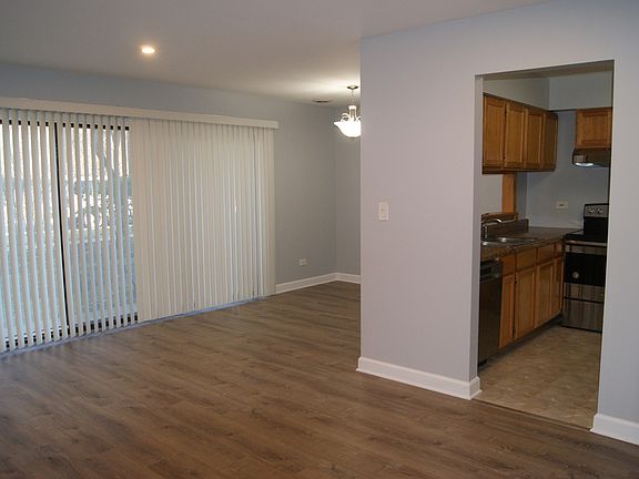 5th image of 250 E Court Of Shorewood APT 2