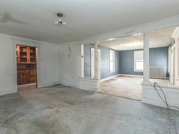 3rd image of 33 E 2nd St