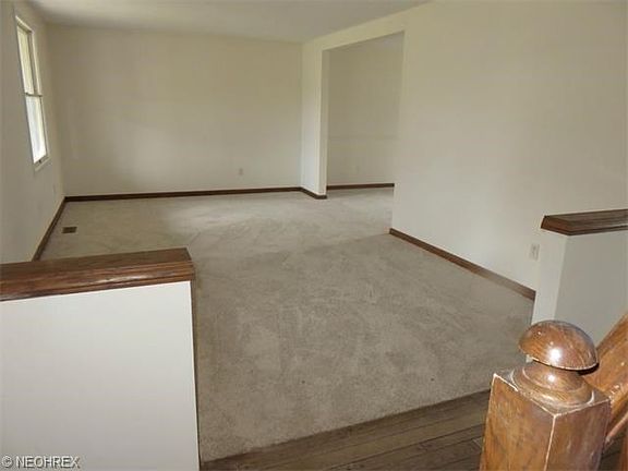 3rd image of 950 Red Oak Cir