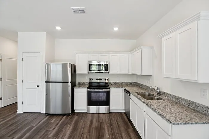 2518 Coventry St — Photo 18