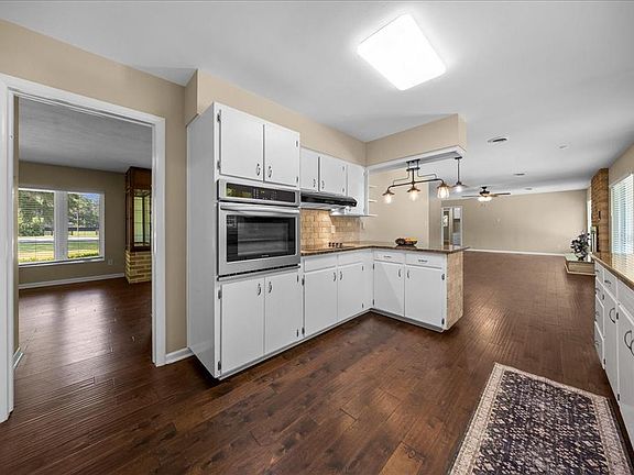 4th image of 2333 E Fort King St