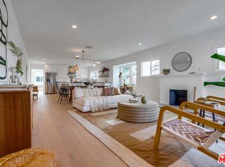 1082 S Plymouth Blvd, Los Angeles, CA 90019
