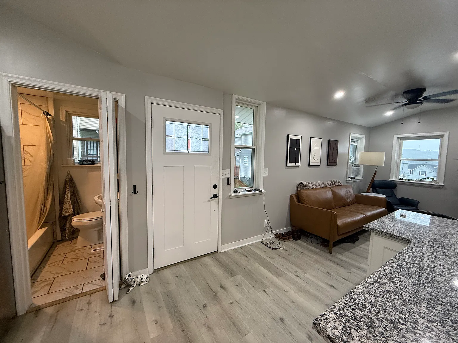2 bed, 1000 sqft, $1,155 — Photo 2