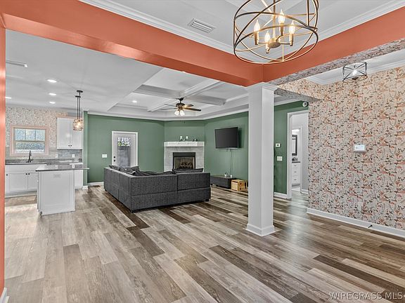 4th image of 202 Thornbird Loop