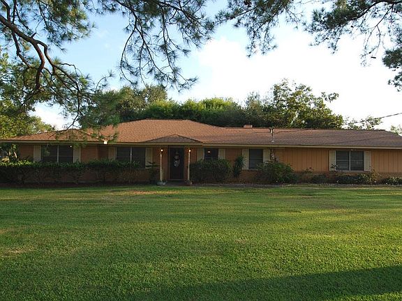 3rd image of 12618 Harriett Ln