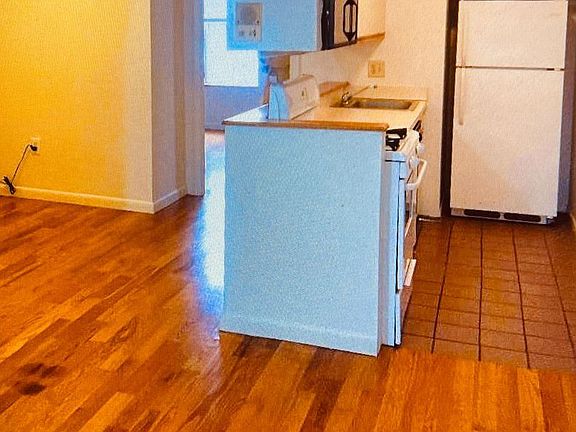 4th image of 713 S 19th St #2F