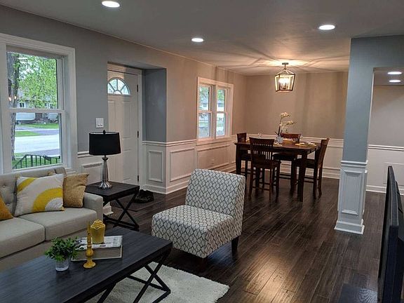 4th image of 9713 S Normandy Ave