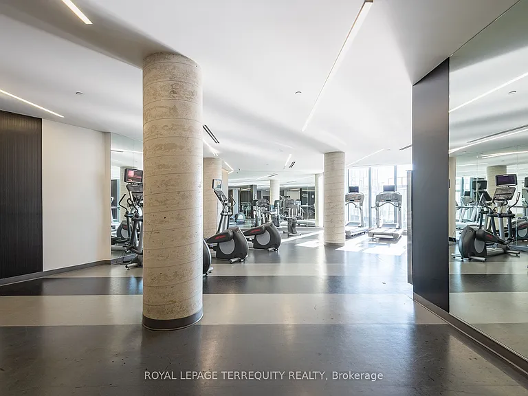 49 E Liberty St #1802 — Photo 31