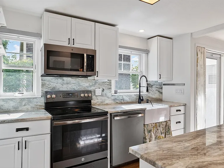 11 Oak St #48 — Photo 6