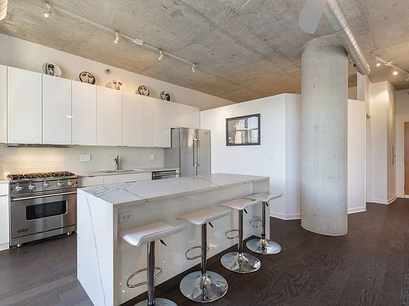 4th image of 700 N Larrabee St APT 1508