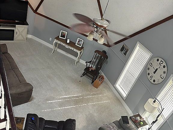 5th image of 118 Carmen St