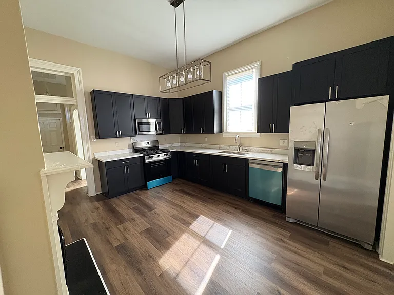 2331 Columbus St — Photo 3