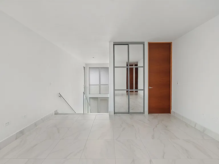155 Chelsea — Photo 4